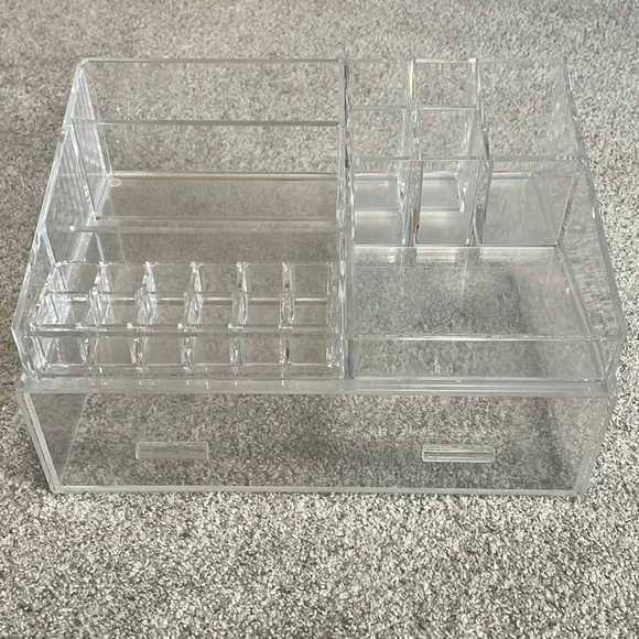 Makeup Organizer - Picture 1 of 4